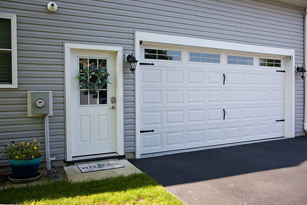 24/7 Emergency Garage Door Panel Replacement experts in Plainview, TX